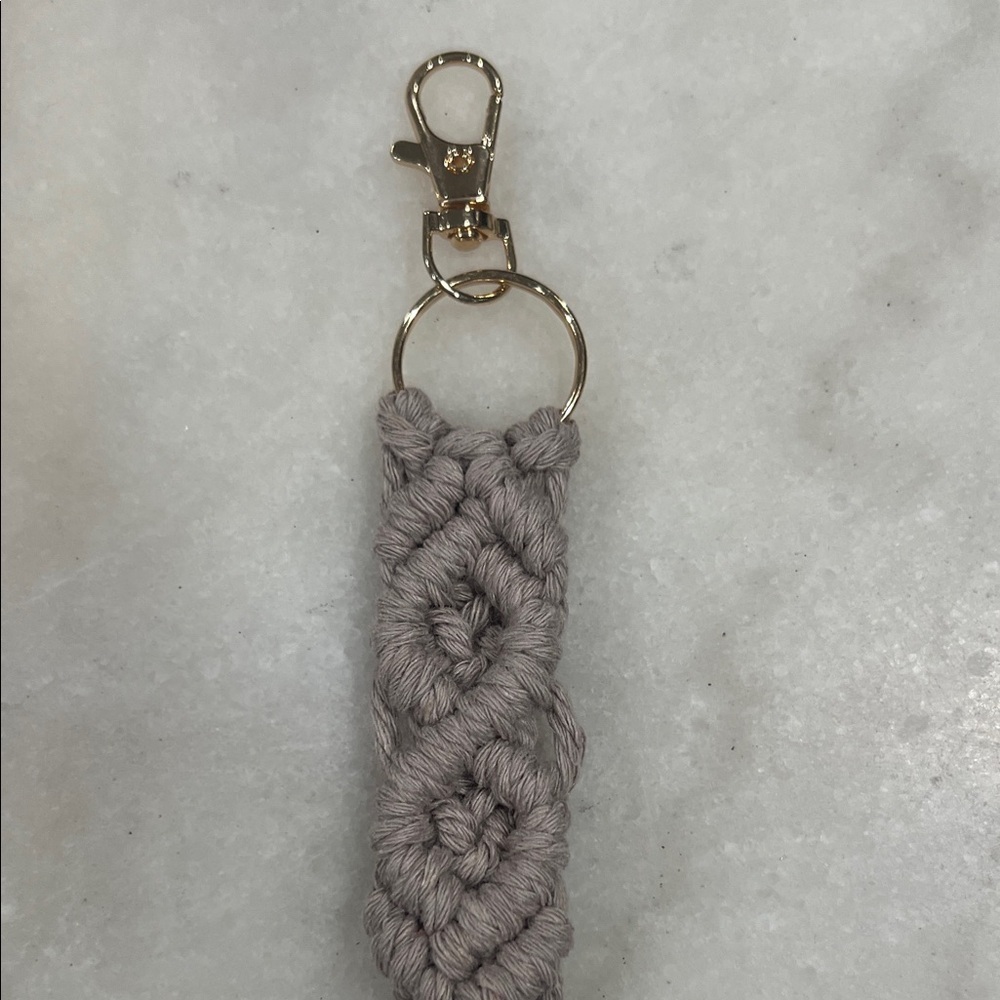 Chic Gray Macrame Keychain - Picture 2 of 4